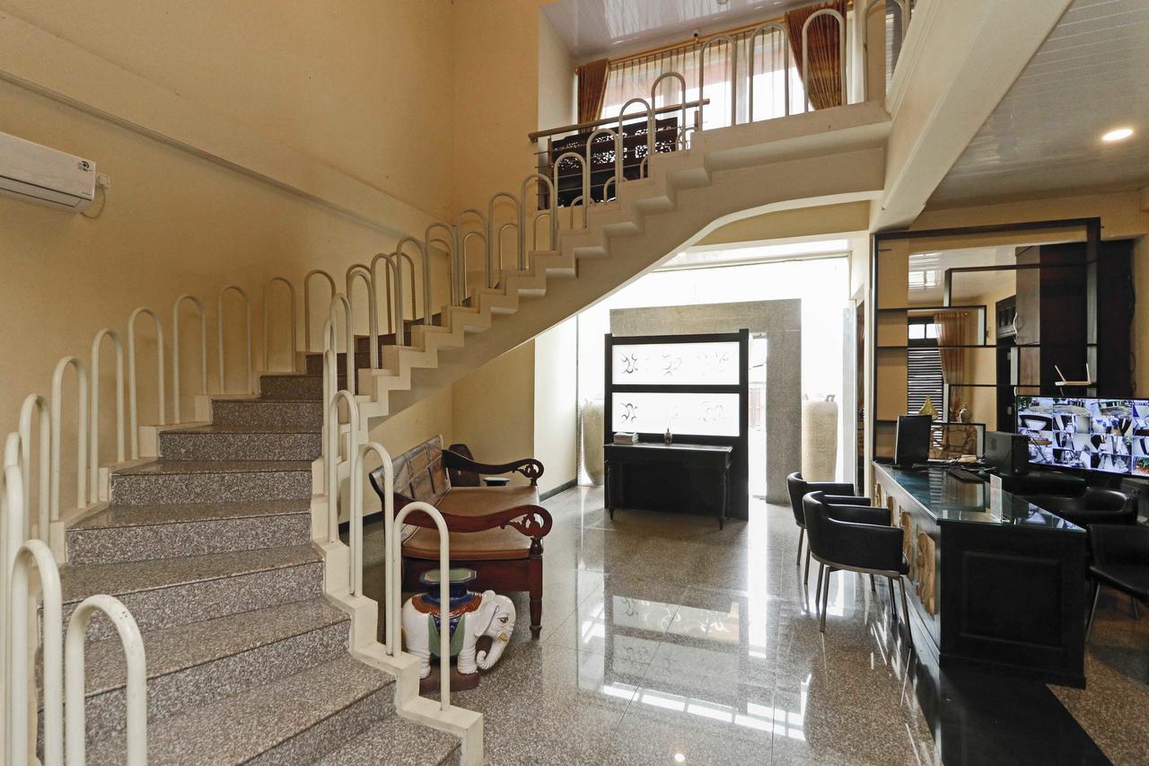 Reddoorz Plus Near Halim Perdanakusuma 2 Jakarta Exterior photo